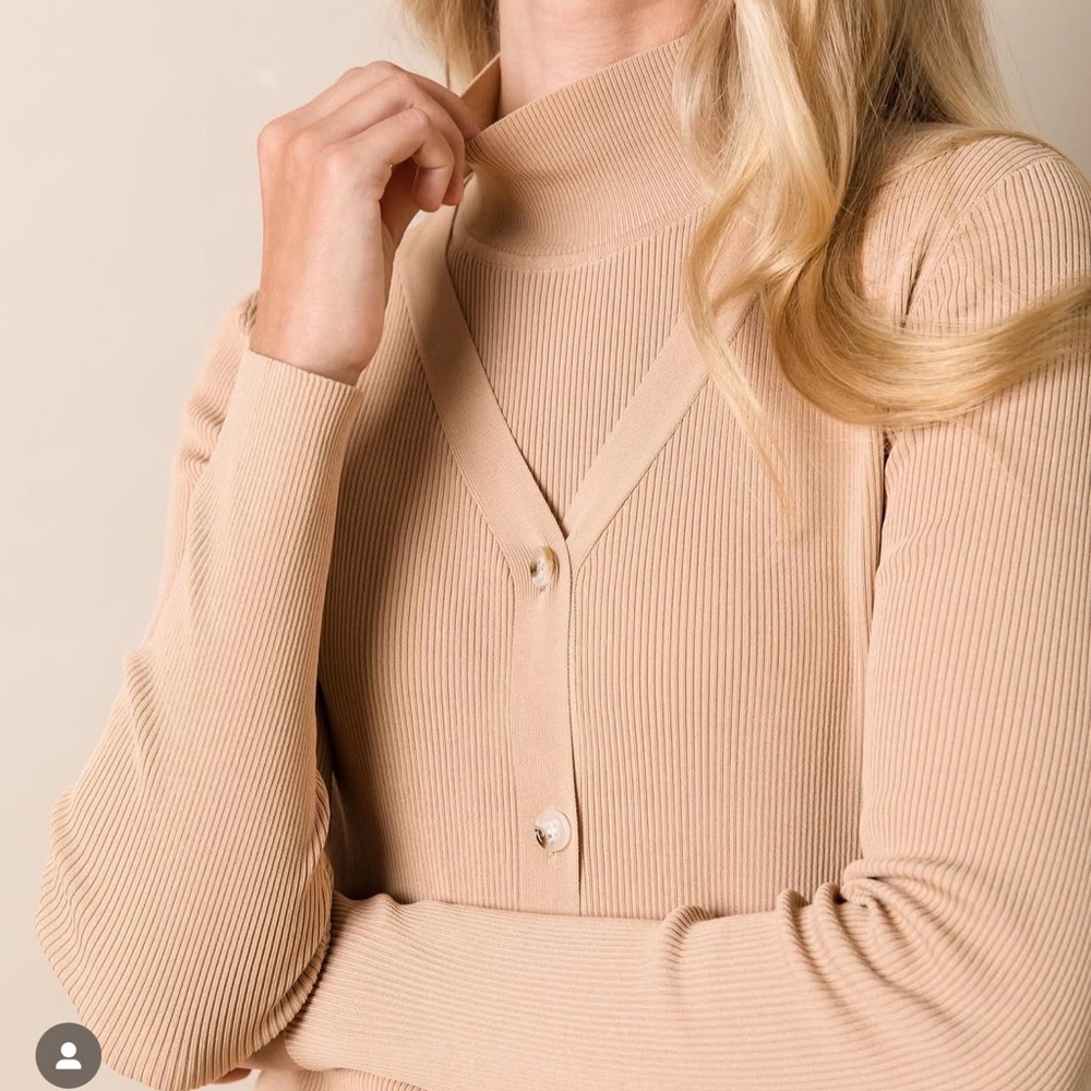 Apparalel Mock Neck Top